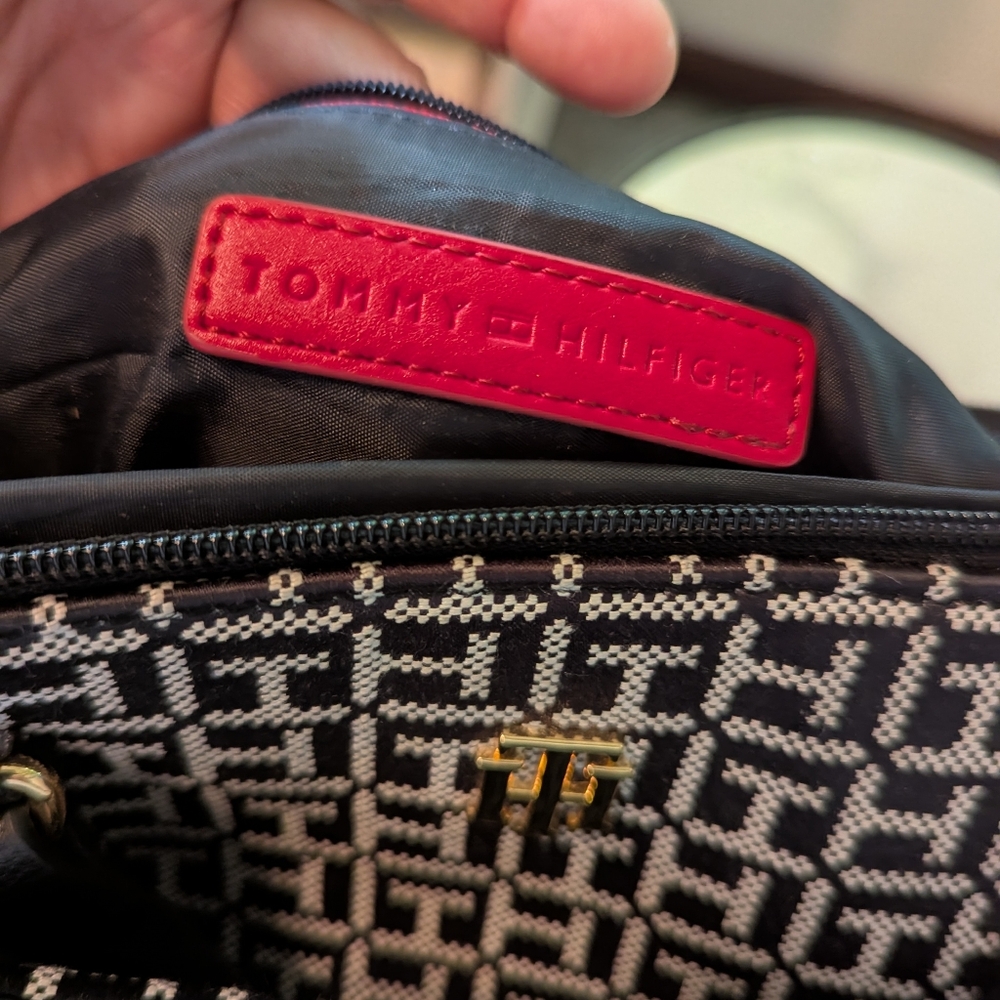 Excellent Tommy Hilfiger Tote Handbag - Picture 2 of 7